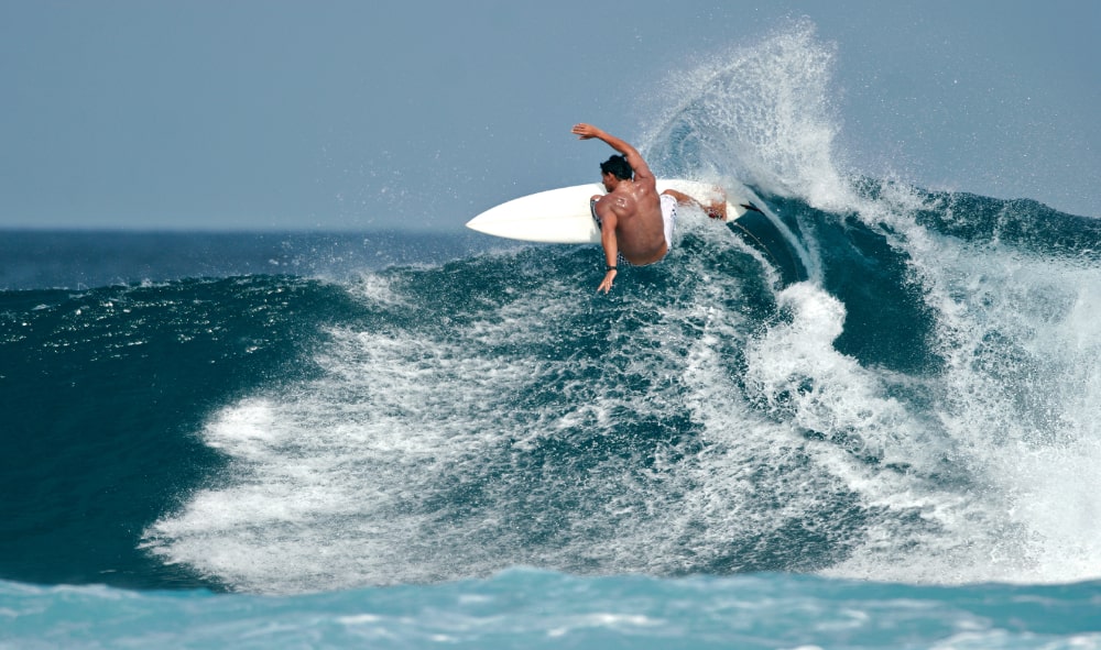 Surfing in Sri Lanka gallery pop up 5 min